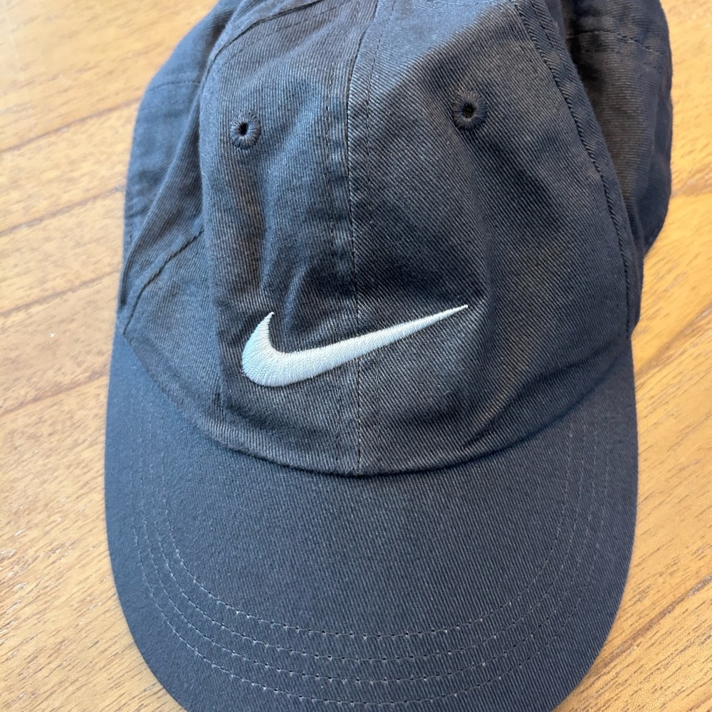 A true grey this Nike hat a great buy